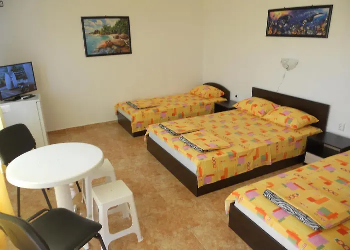 ахтопол-стаи под наем Къща за гости 3*